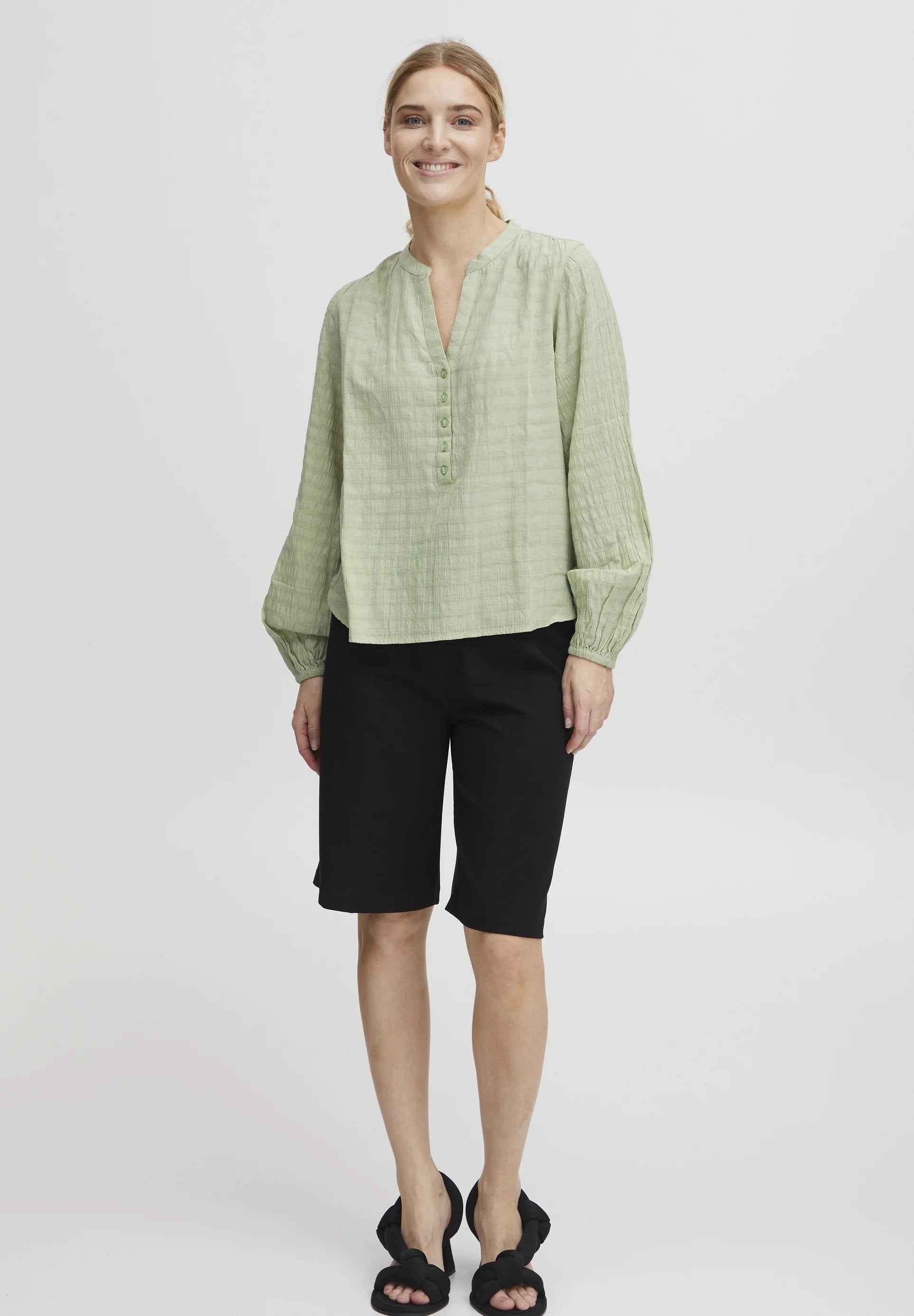 b.young BYIloni Bluse mit strukturiertem Jacquardmuster – Rauchgrün