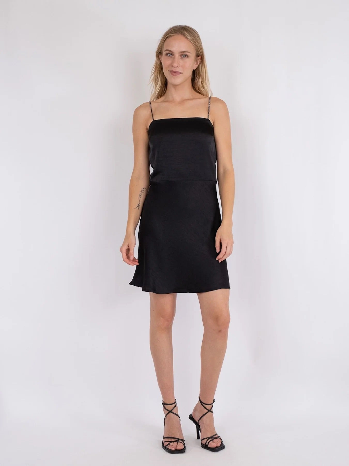 Neo Noir Clara Schwarzes Slip-Minikleid aus schwerem Satinstoff – Kristallträger | Designer-Outlet für Damen