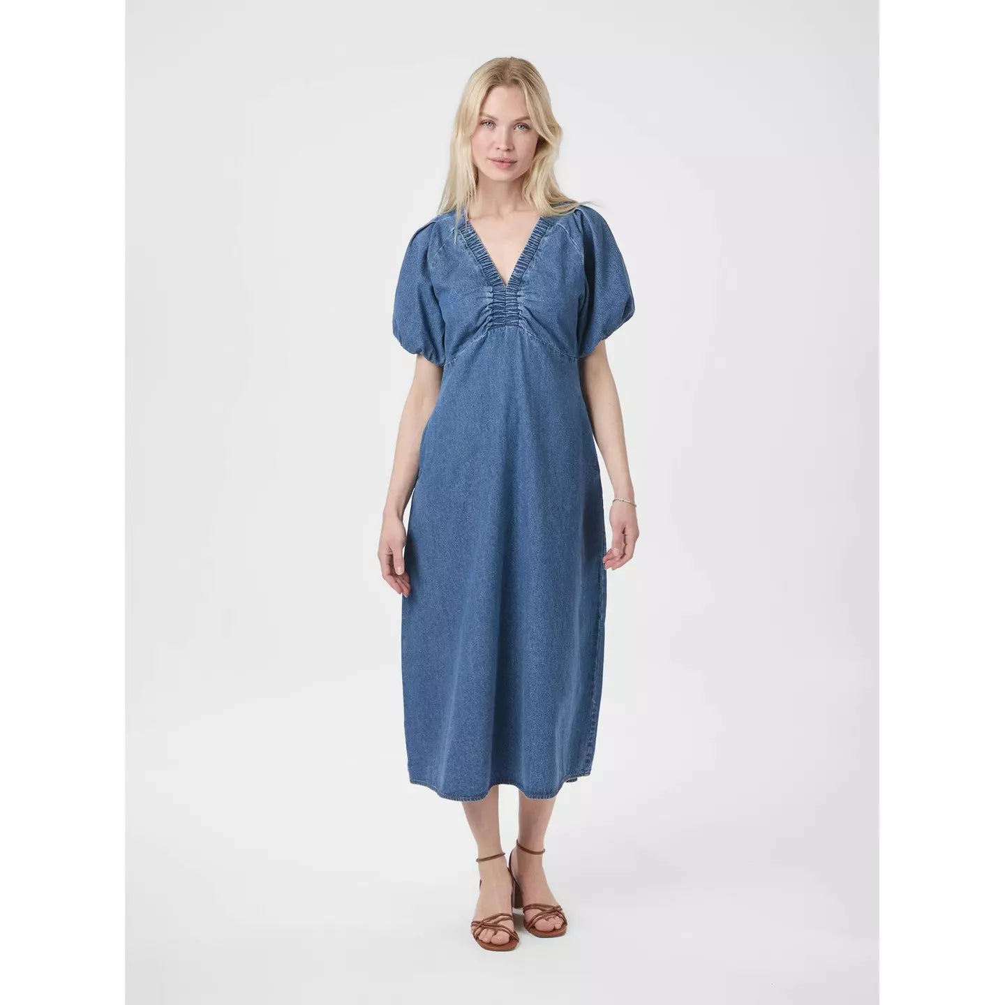 Neo Noir Illana Denim Midi-Kleid – Geraffter V-Ausschnitt Puffärmel A-Linie | Damen