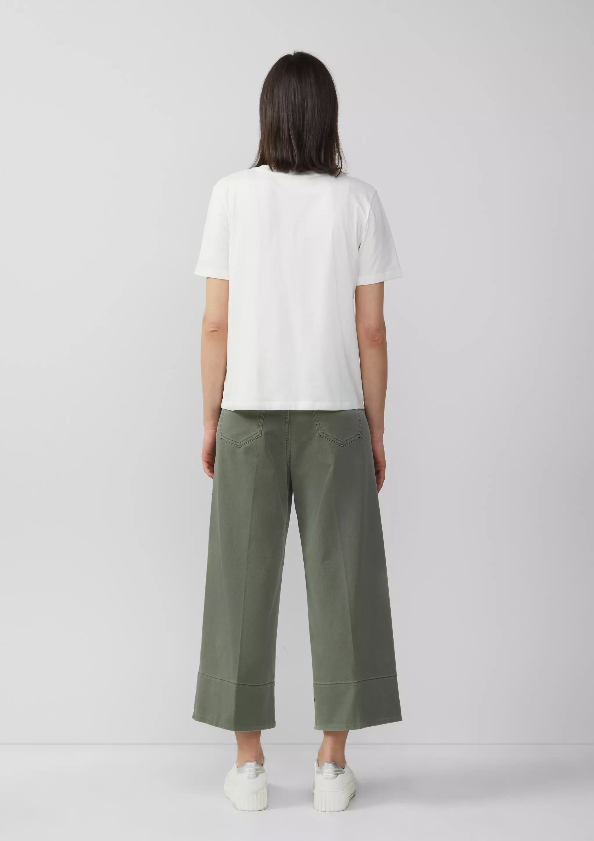 s.Oliver Damen-T-Shirt aus Jersey mit lockerer Passform – Muster: CALM Floral Artwork