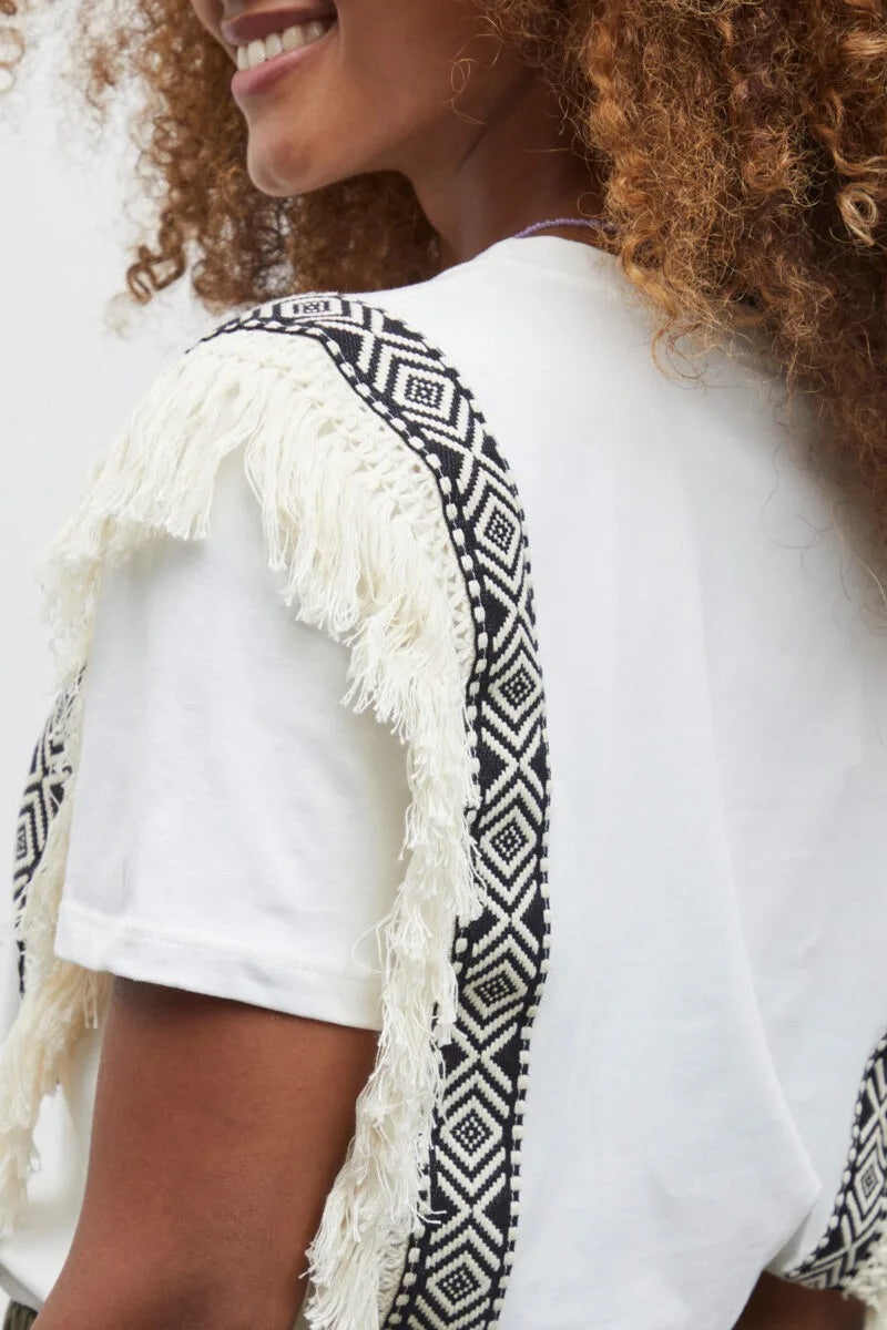 Sorbet Santi T-Shirt mit geometrischem Besatz und Fransen