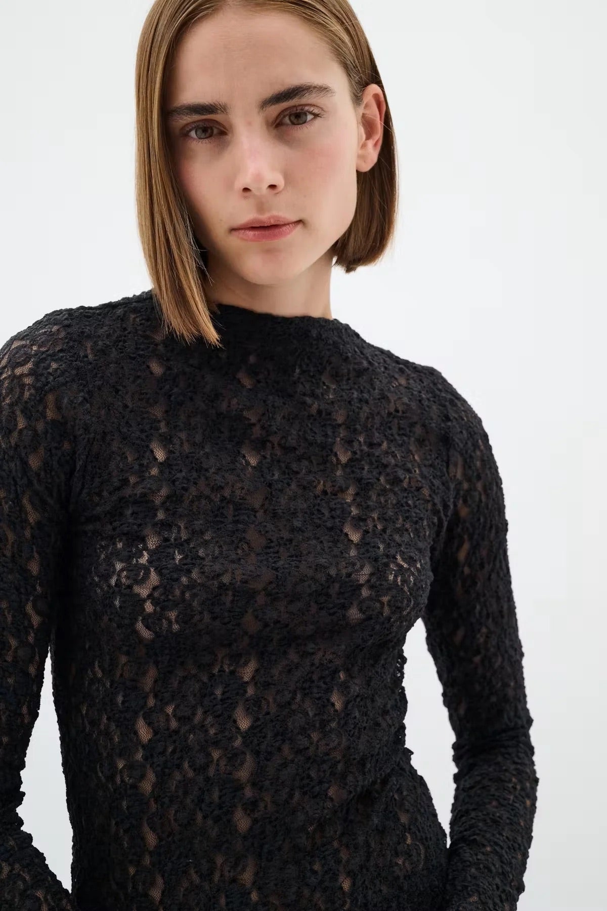 InWear Civah Stretch-Spitzentop – Schwarz, schmal geschnitten, U-Boot-Ausschnitt