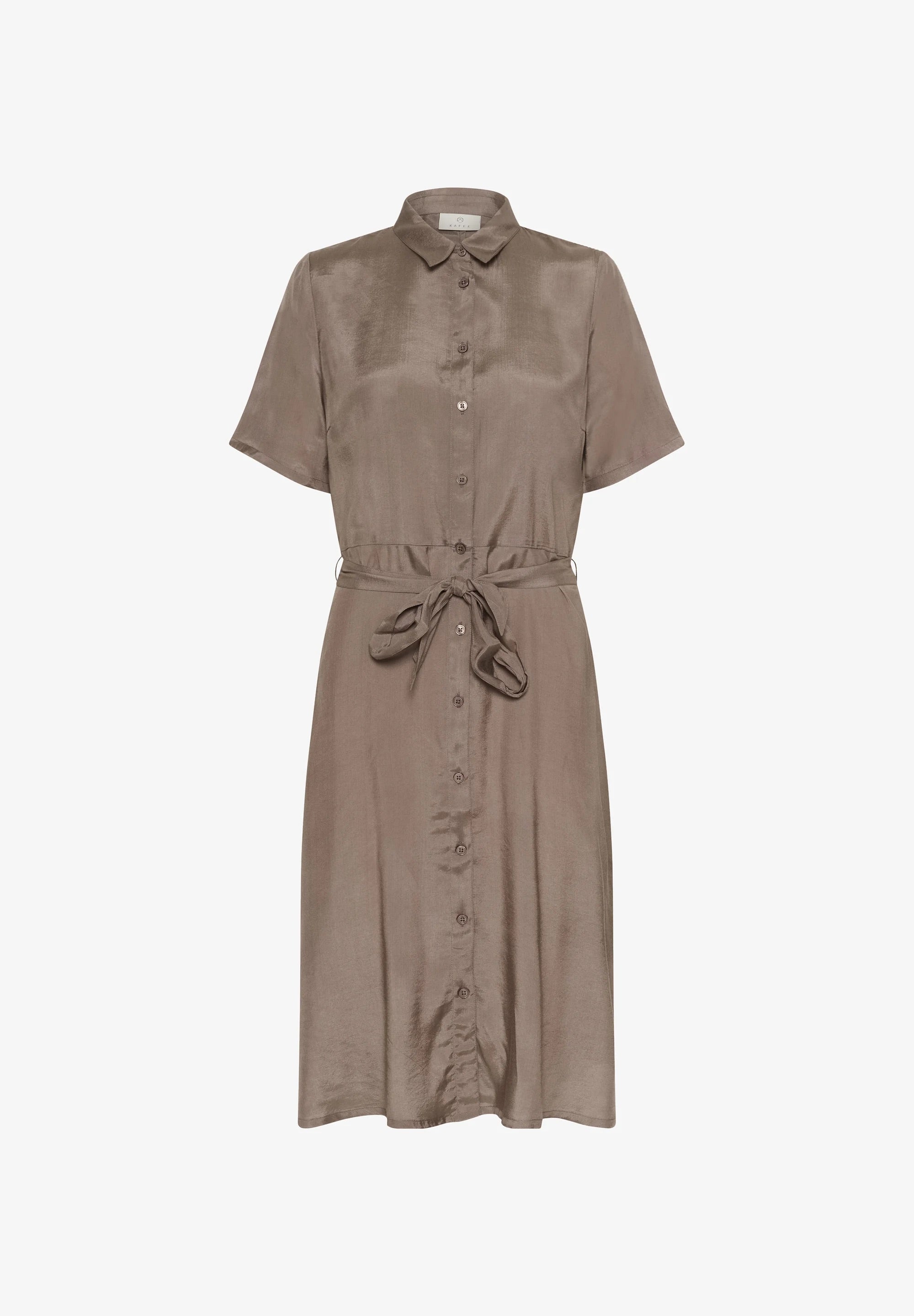 Kaffe KAemine Mocha Brown Satin Hemdblusenkleid – Kentkragen Knopfleiste vorne Bindegürtel Midi | Damen
