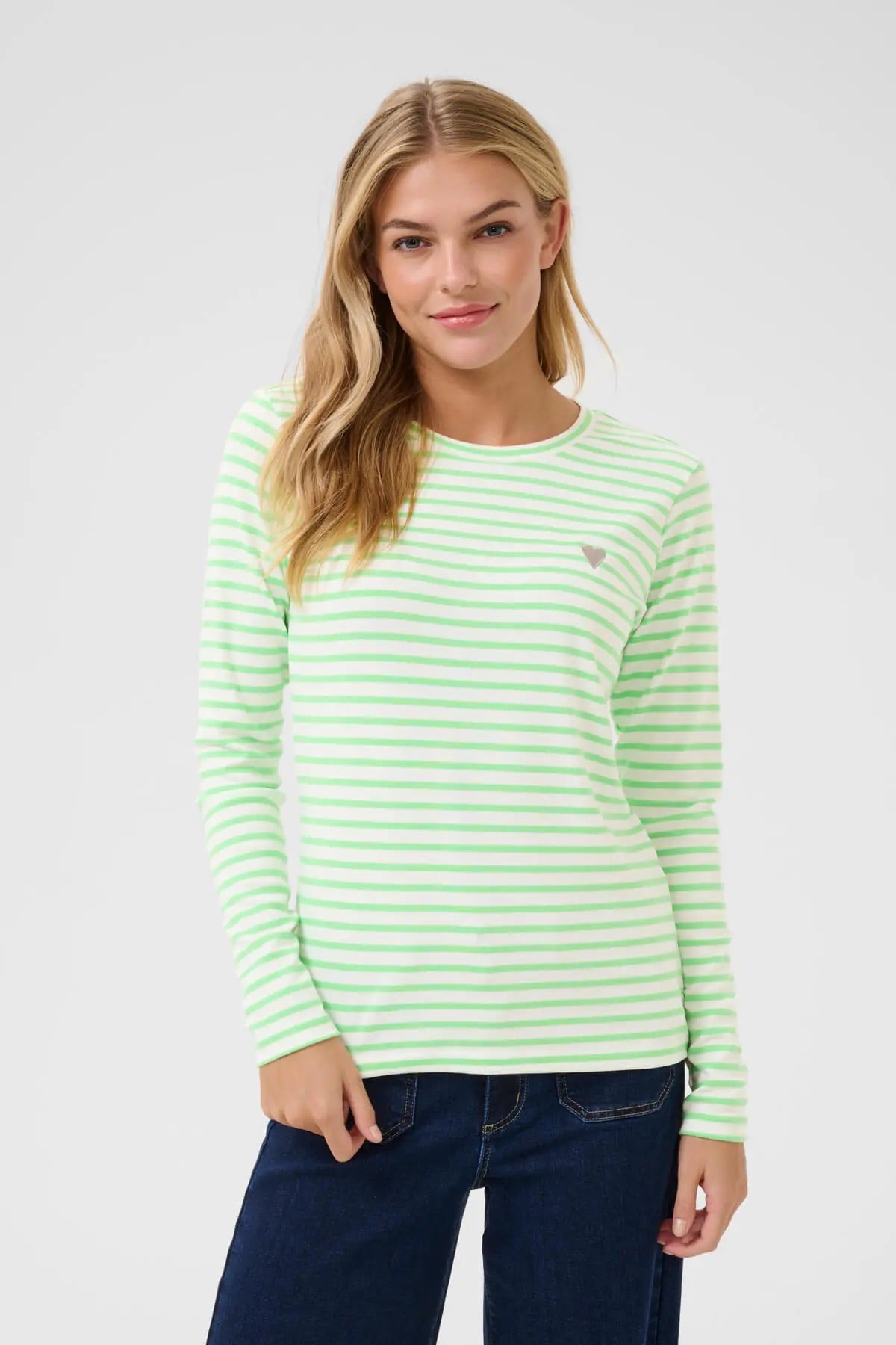 Kaffe Liddy Green-weiß gestreiftes Langarmshirt – Rundhals Herzemblemstickerei | Damen