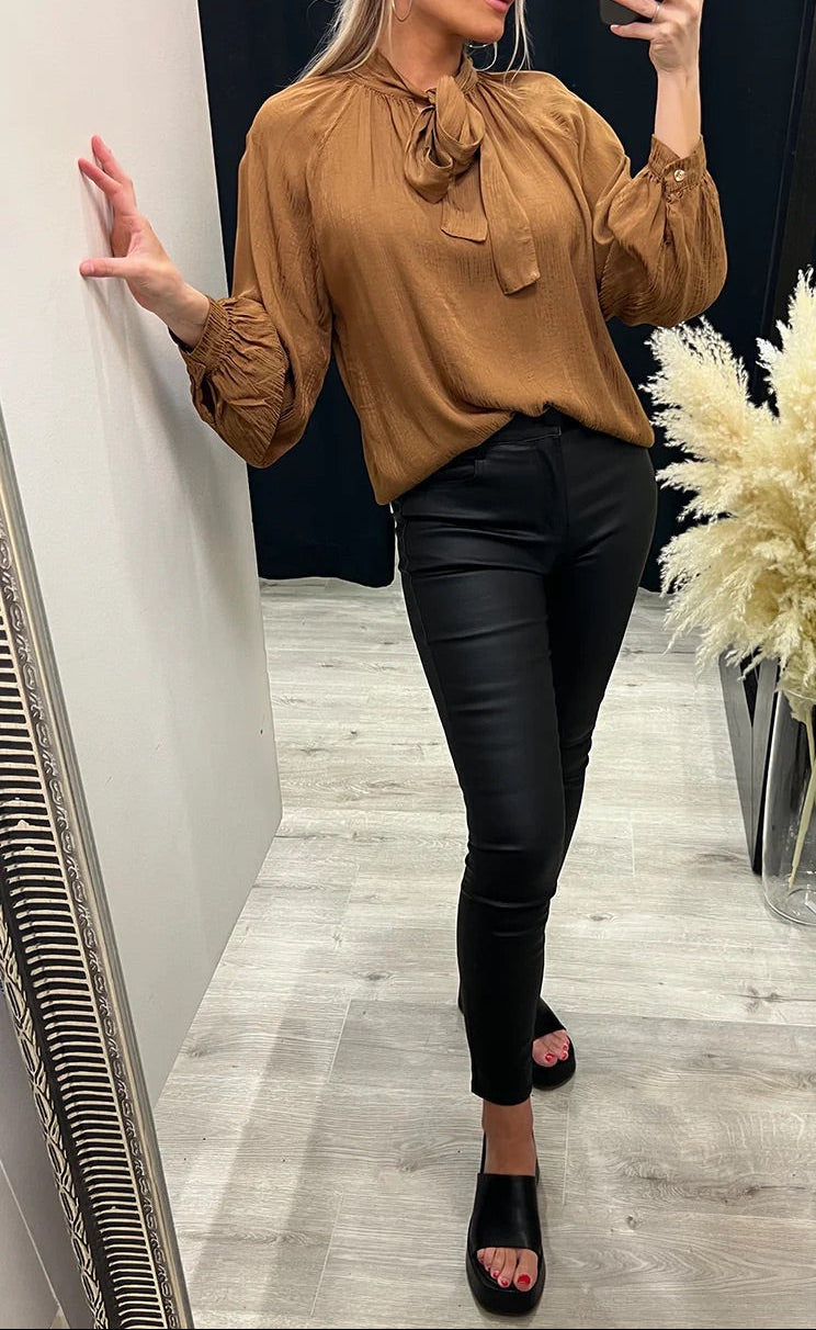 Sorbet SBPAJA Seidenbluse mit Schluppenkragen - Camel