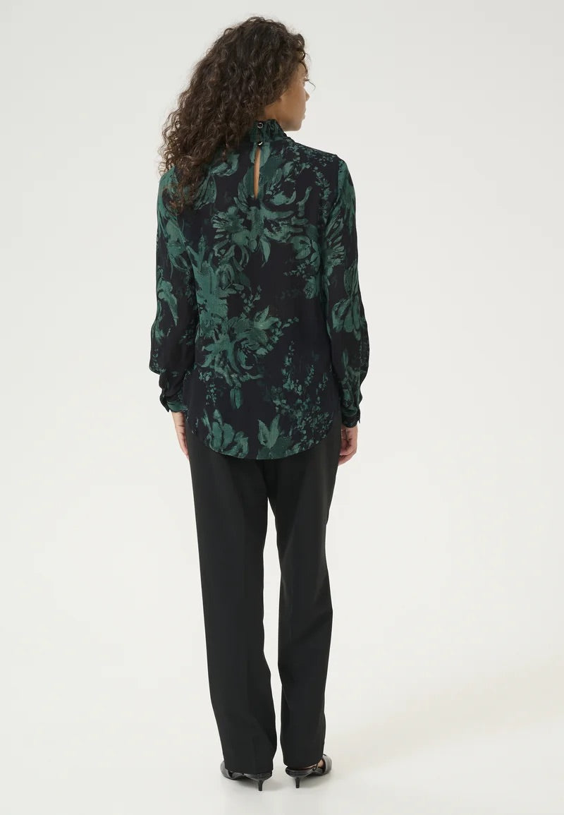 Kaffe KAamber Bluse Schwarz Dunkelgrün Barock Blumenmuster Gesmokt Hoher Kragen – Lange Puffärmel Knopfmanschetten | Damen