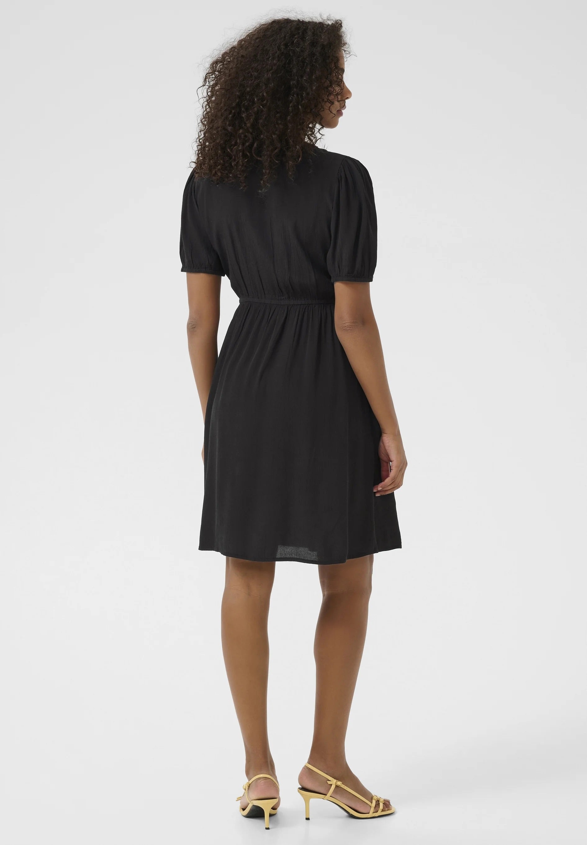 Kaffe KAliana Black Deep Hemdblusenkleid – V-Ausschnitt Puffärmel Bindegürtel Taschen Mini | Damen