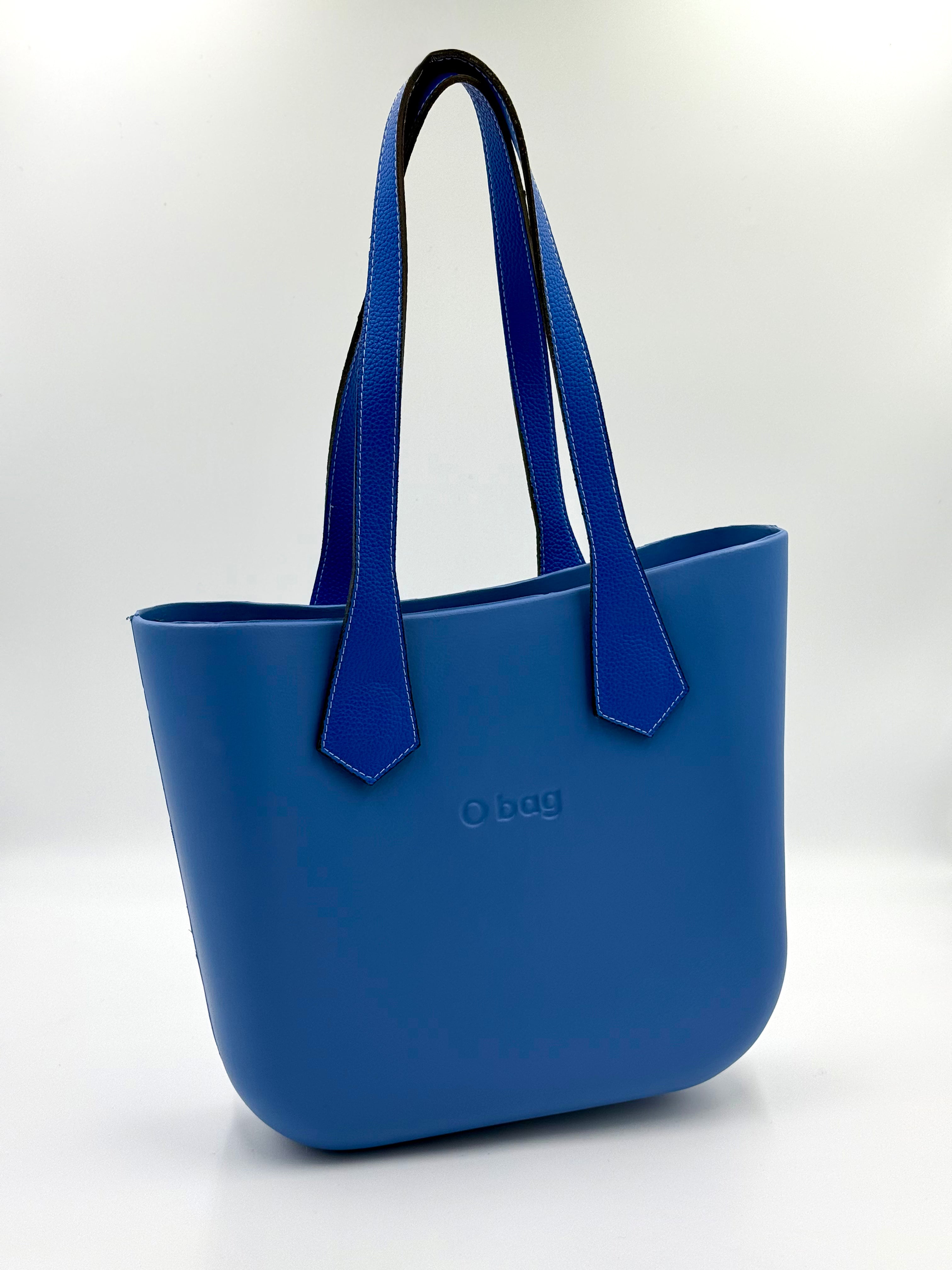 O bag Mini – blaue Handtasche mit tweedartigem Reißverschluss-Innenfutter