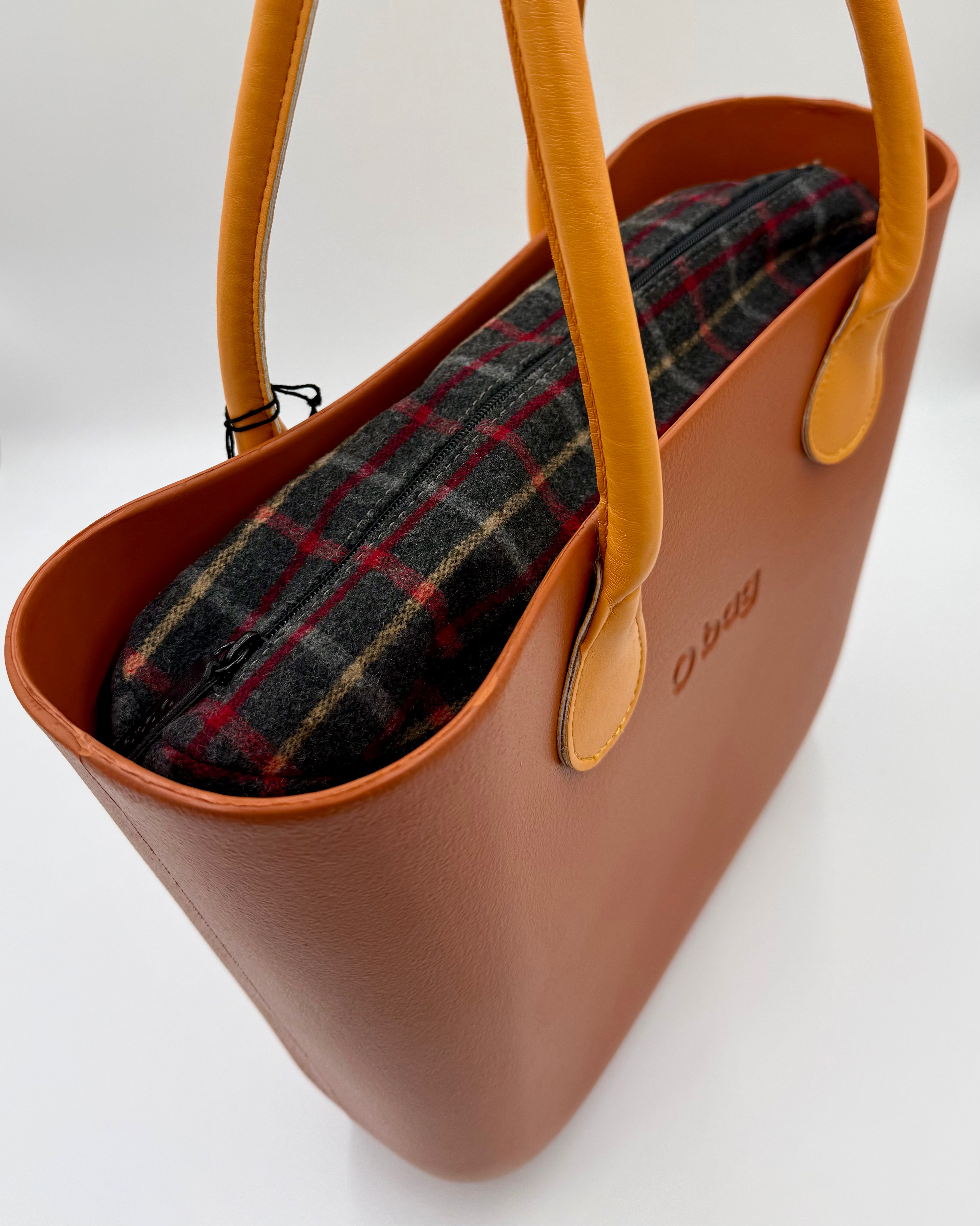 Bruciato O bag Classic – beige/nude Handtasche mit karierter Innentasche mit Reißverschluss