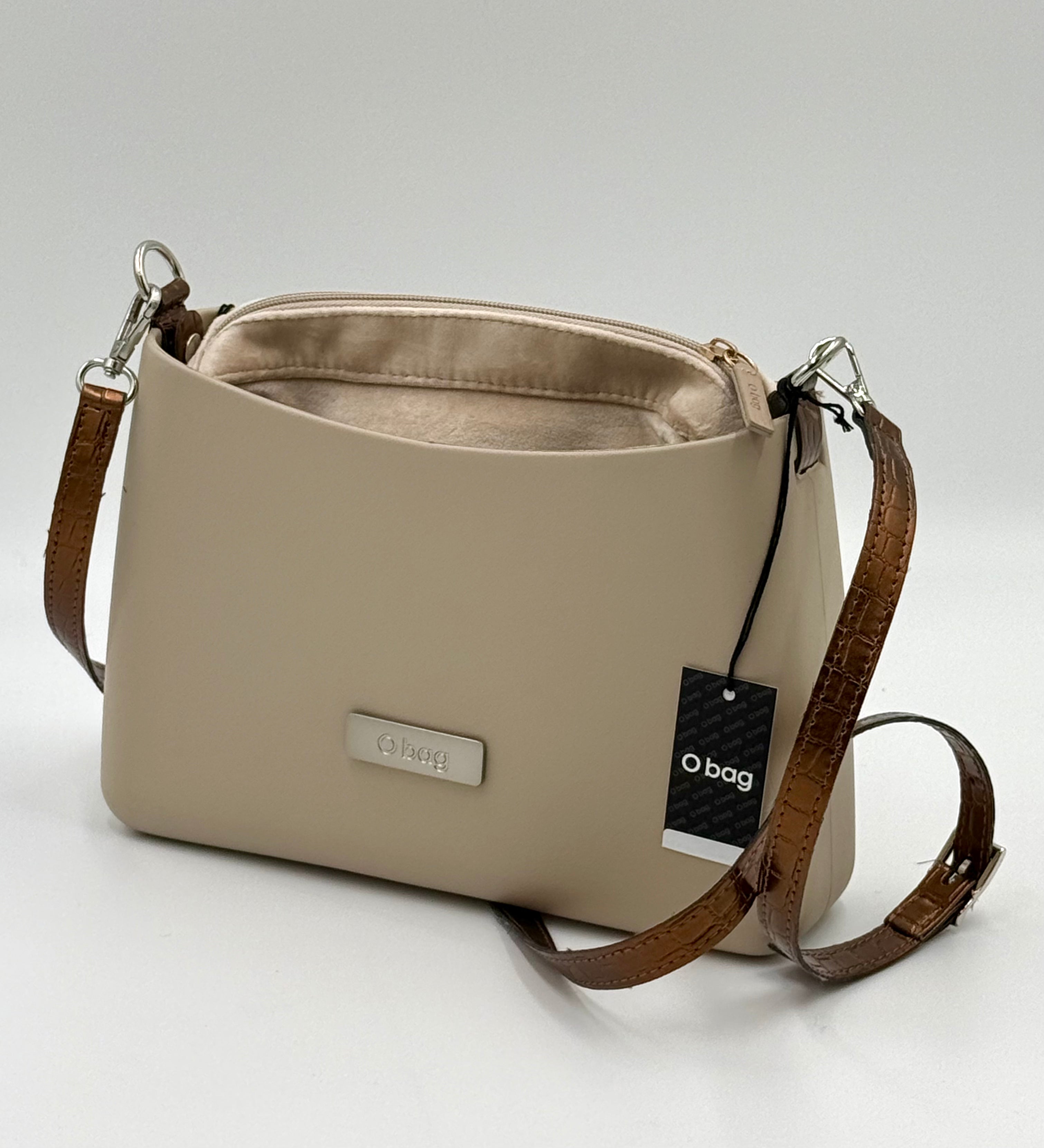 O bag Glam – Beige, mit einfarbigem Innenfutter in Wildlederoptik