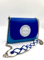 O bag Athleisure Mini Schultertasche mit Kettenriemen – blau/türkis, mit geflochtenem Zierband