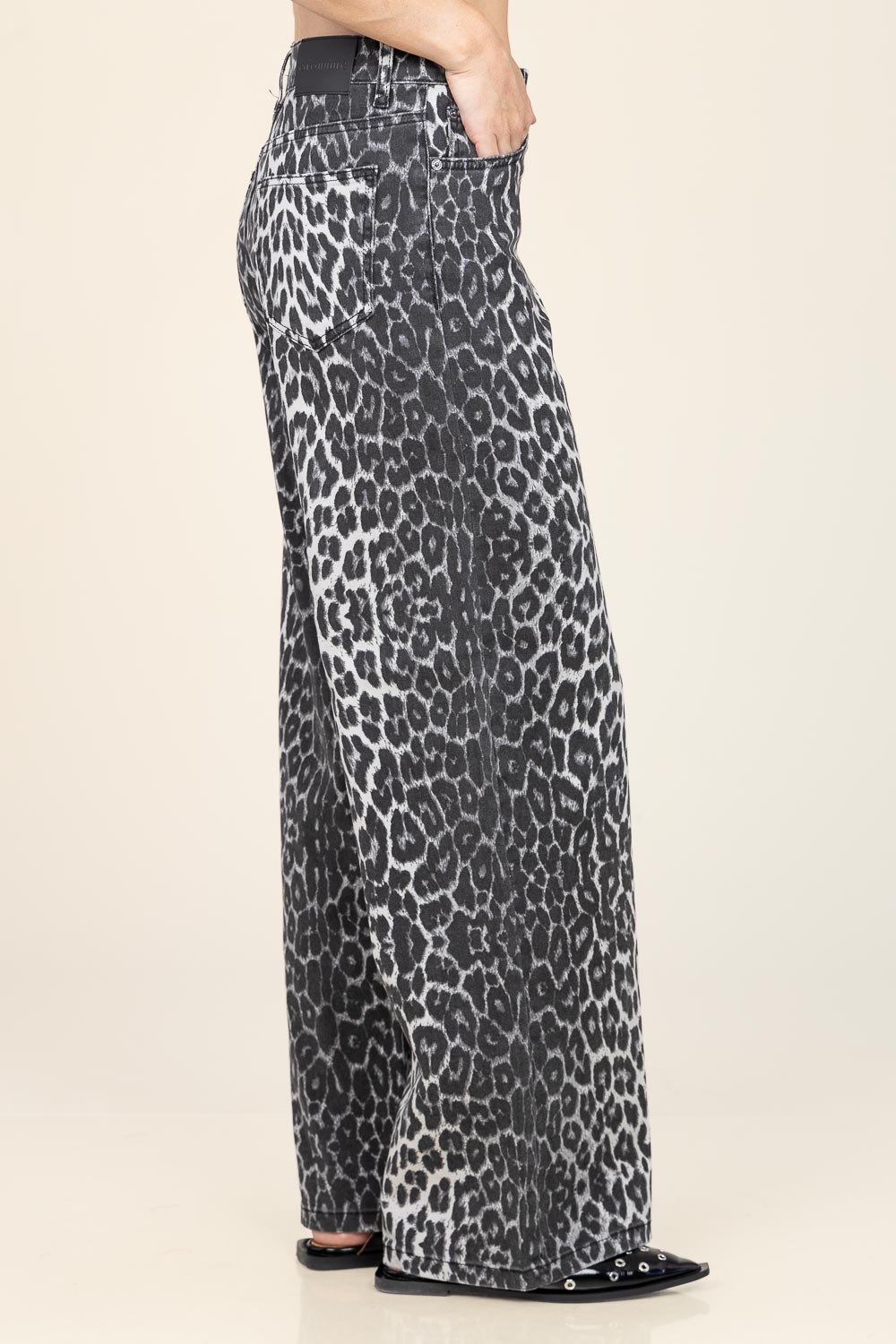 Co'couture Leo Wide-Leg-Jeans mit Leopardenmuster – Grau