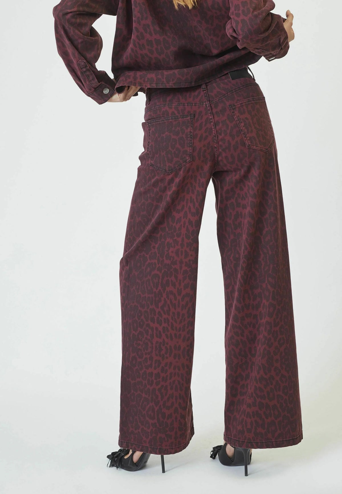 Co'couture Leocc Wide-Leg-Jeans mit Animalprint – Schwarz