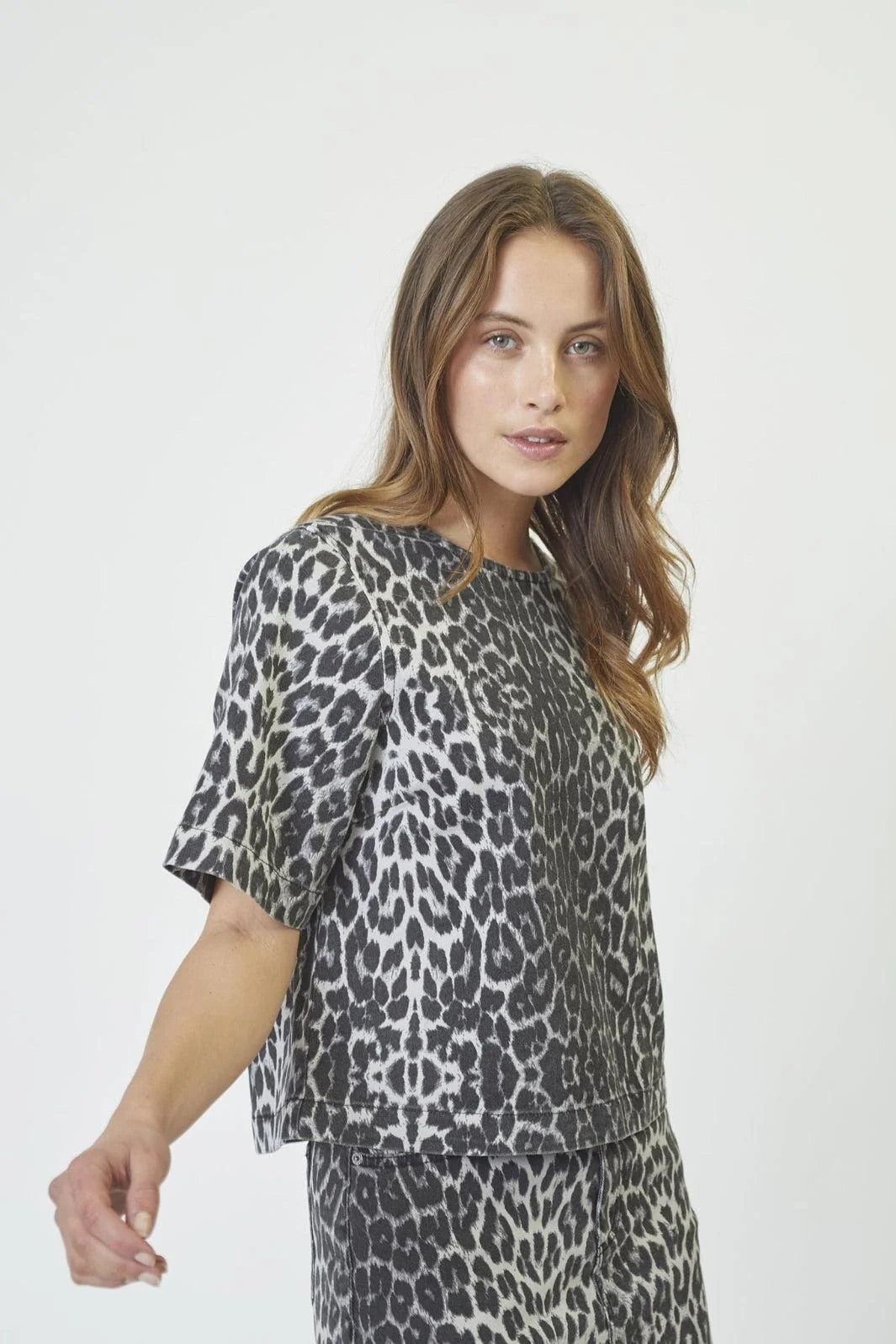 Co'couture Leo CC Jeansbluse – Leopardenmuster in Khaki