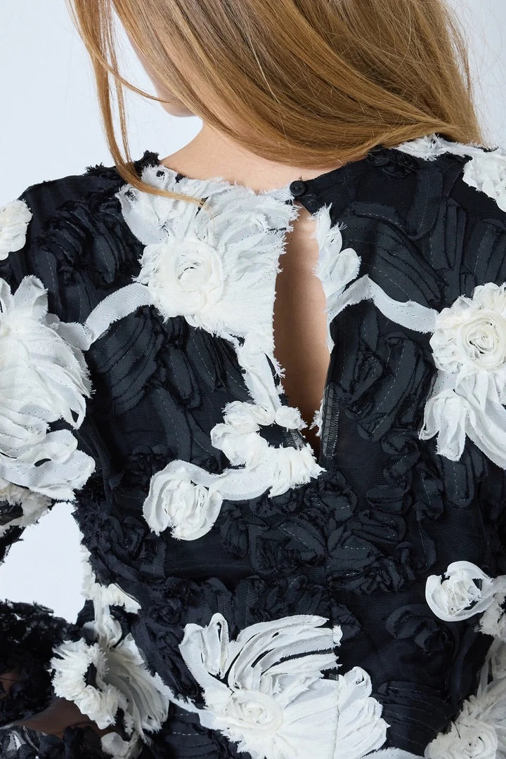 Co'couture Fleur CC flauschige Langarmbluse – Schwarz