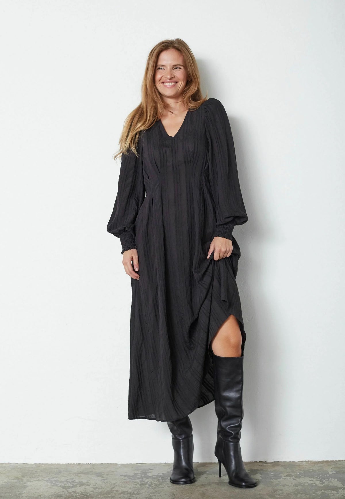 Co'couture Kesi CC drapiertes Midikleid – Schwarz