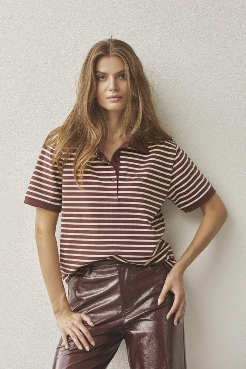 Co'couture Hayes CC Kurzarm-Poloshirt – weinrot gestreift