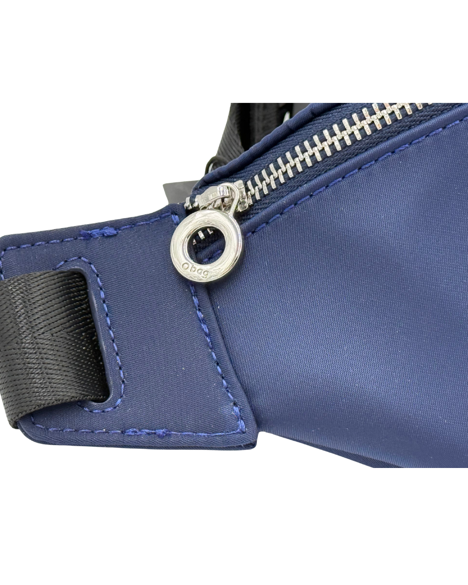 O bag Belt Bag – Marineblaue Bauchtasche mit schwarzem Riemen
