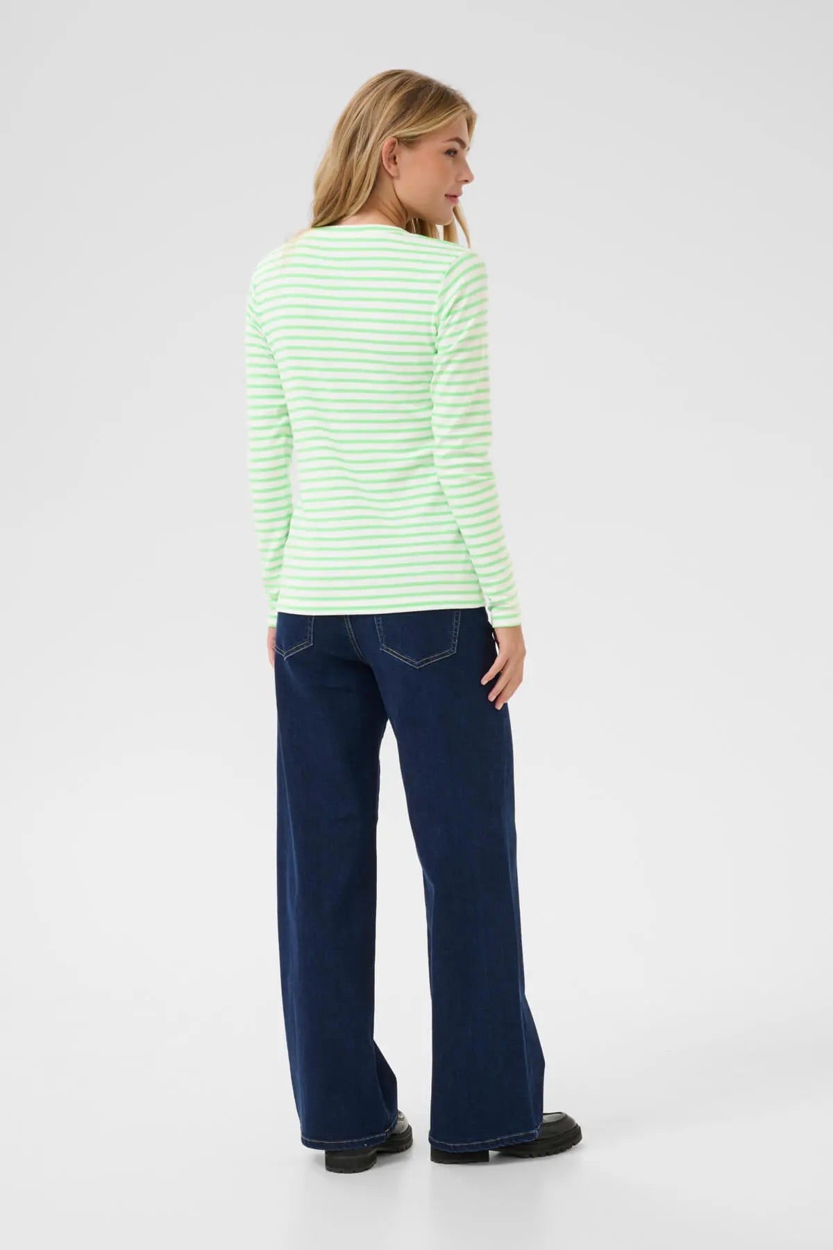Kaffe Liddy Green-weiß gestreiftes Langarmshirt – Rundhals Herzemblemstickerei | Damen