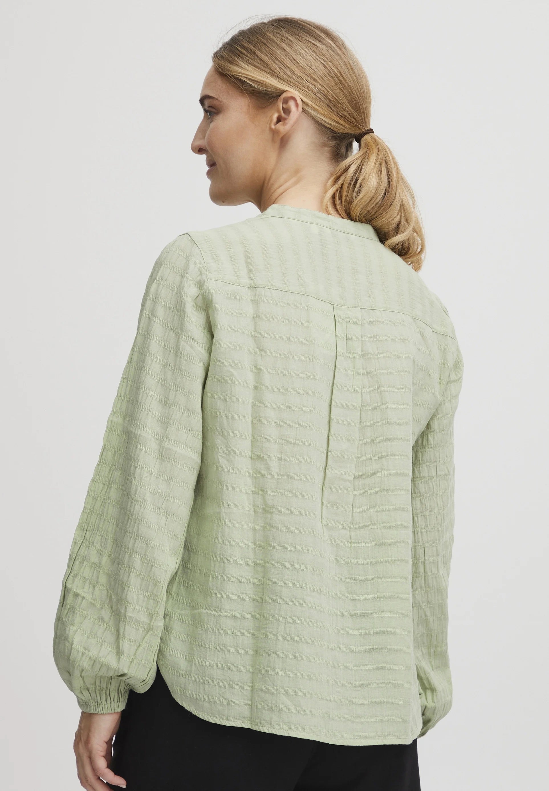 b.young BYIloni Bluse mit strukturiertem Jacquardmuster – Rauchgrün
