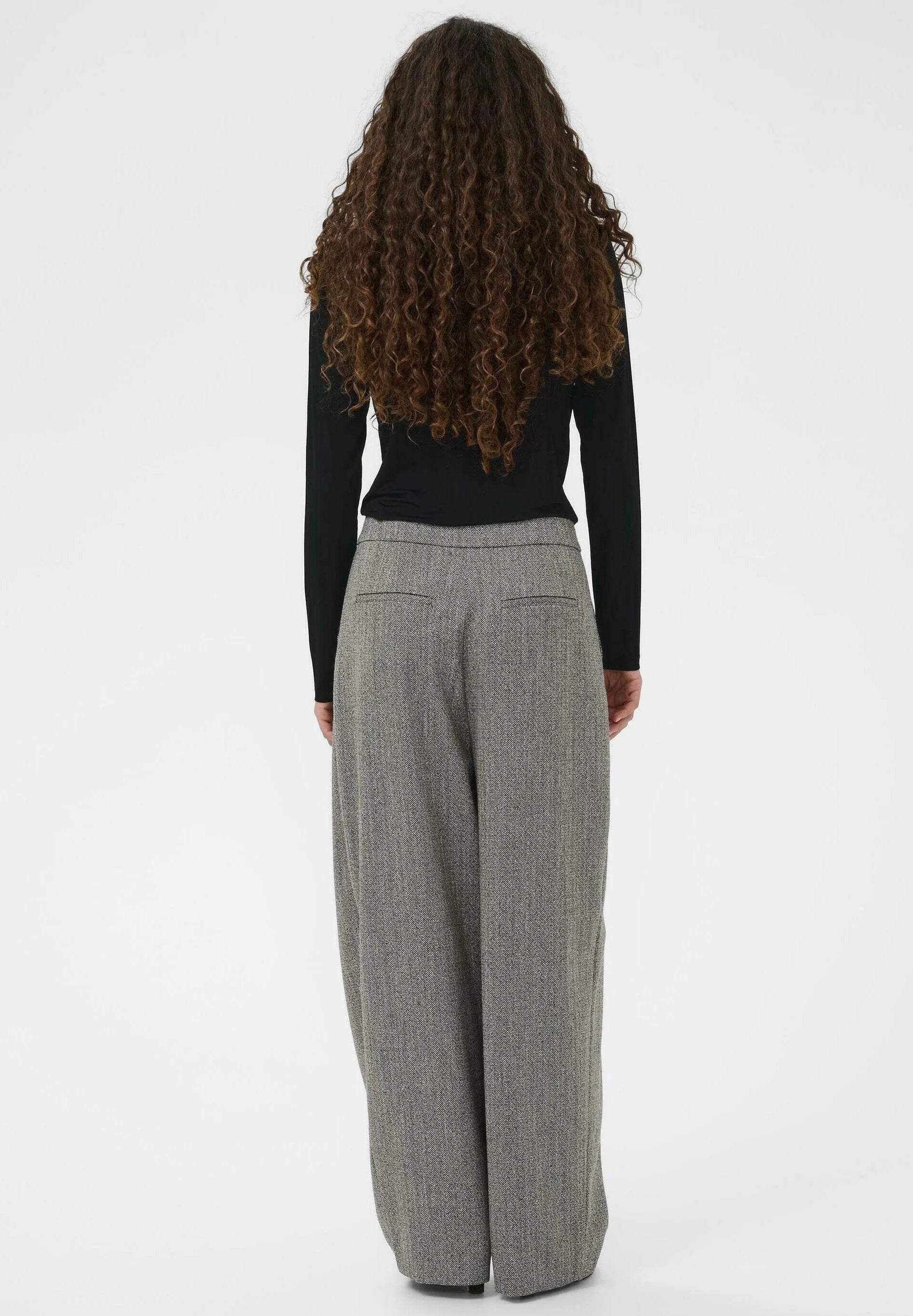 Gebadet in Luxus SLHanadi Drape Top LS