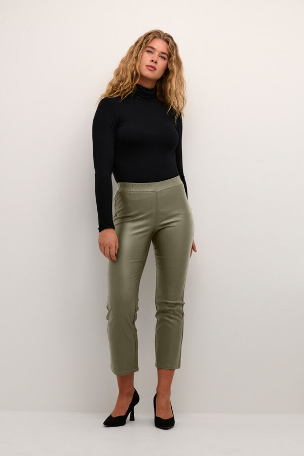 KAFFE Cropped Pants aus Kunstleder