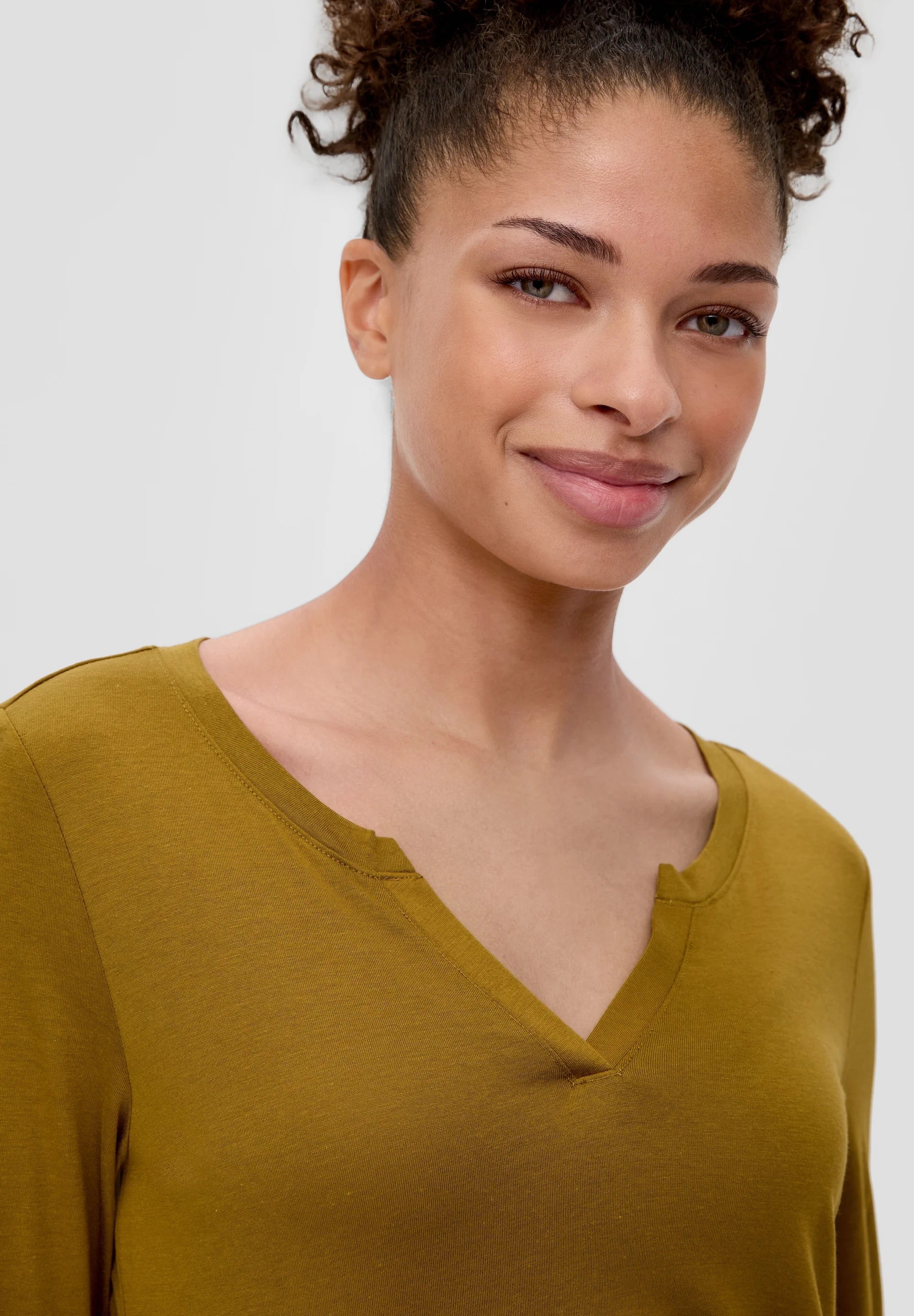 QS by s.Oliver Langarmshirt mit Tunika-Ausschnitt – Guacamole