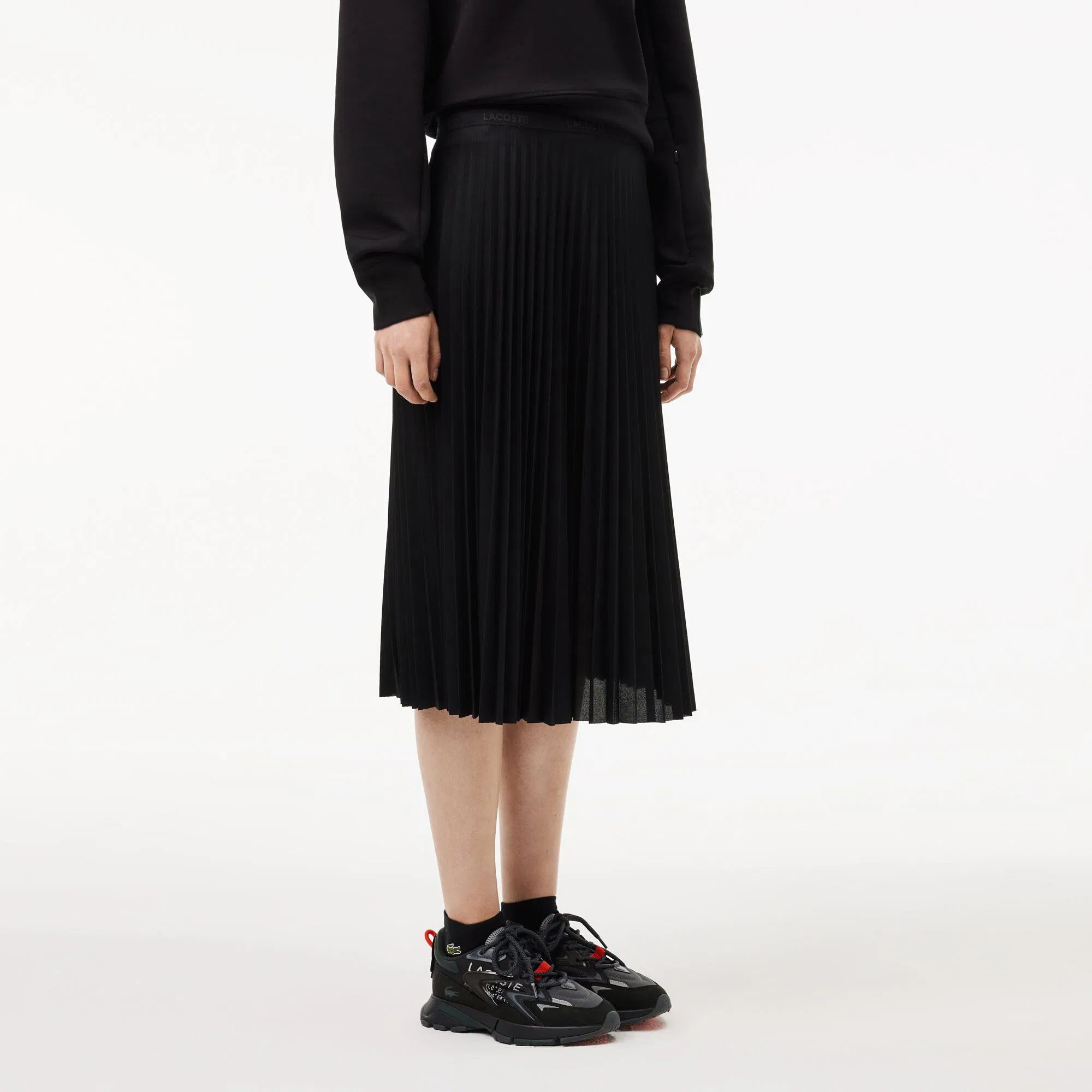 Lacoste ist noch nicht fertig, lange Zeit nicht verfügbar