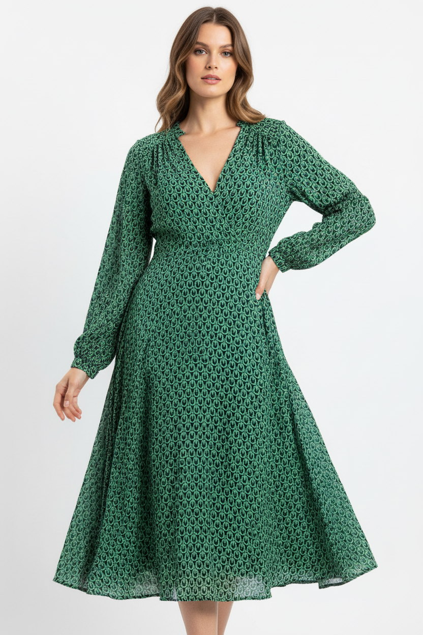 ICHI Kelly zöld mintás ruha modellen