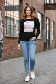 Woman wearing s.Oliver BREAK THE ICE graphic t-shirt outdoors