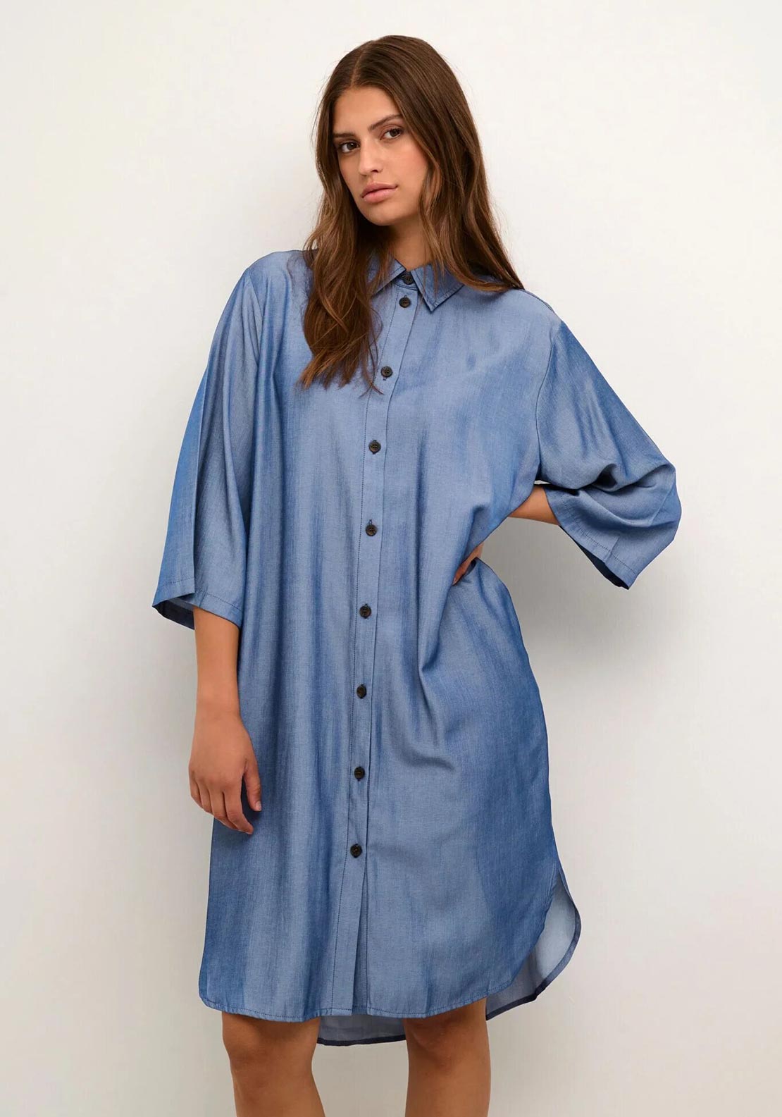 Kaffe Leonora Chambray Blue Oversized Hemdblusenkleid – 3/4 Ärmel, Plissierte Rückenpartie, Midi | Damen