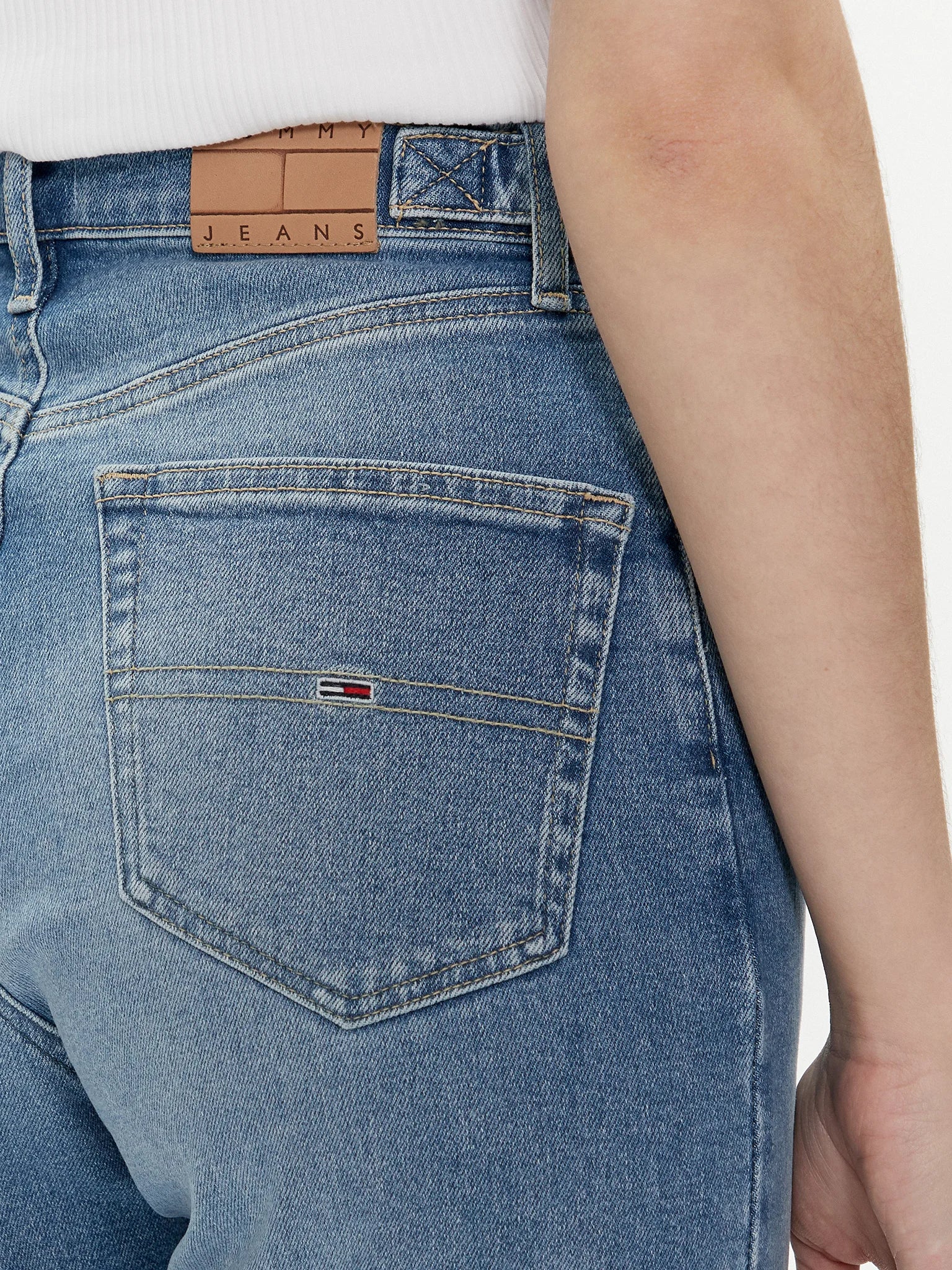 Tommy Jeans Damenjeans Julie (DW0DW17615) in Blau – Straight Fit