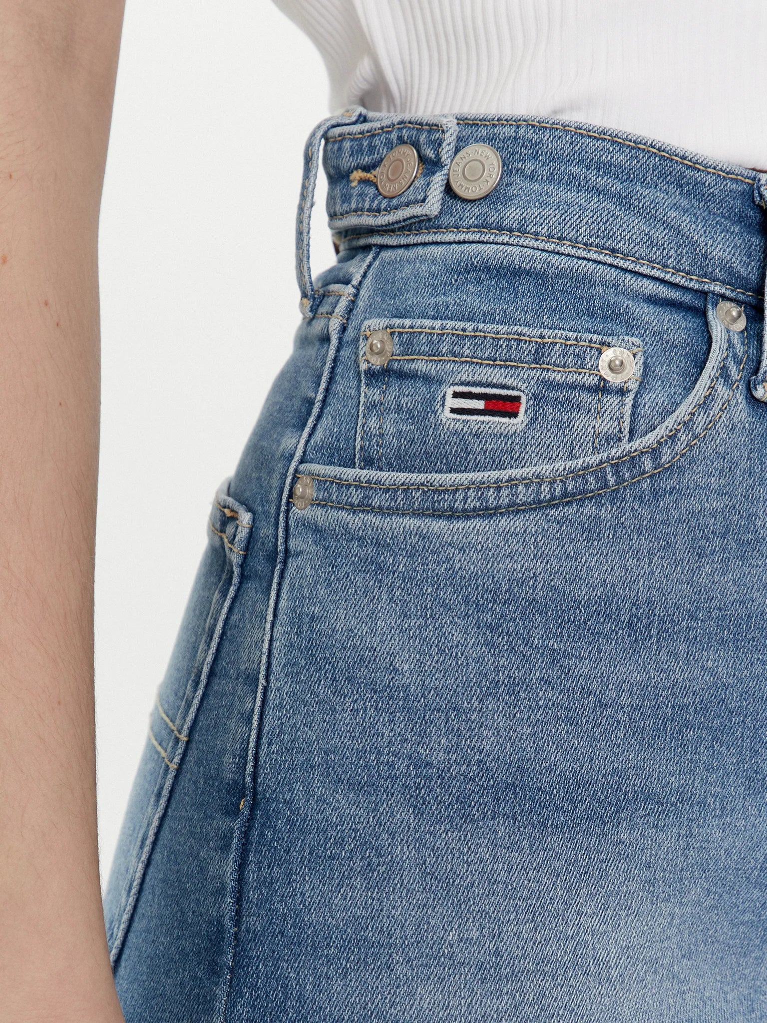 Tommy Jeans Damenjeans Julie (DW0DW17615) in Blau – Straight Fit